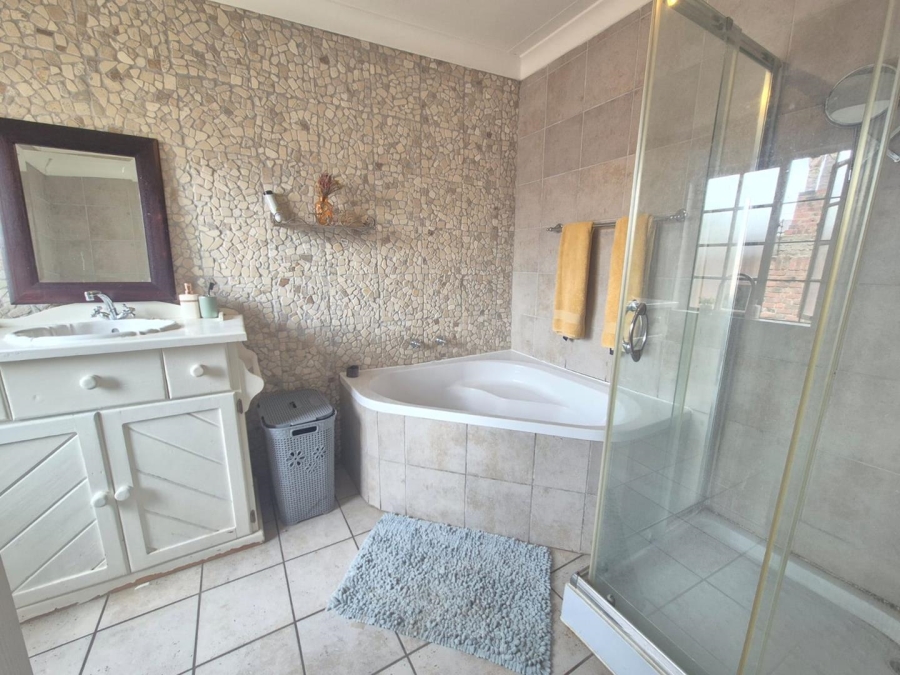 4 Bedroom Property for Sale in Dan Pienaar Free State